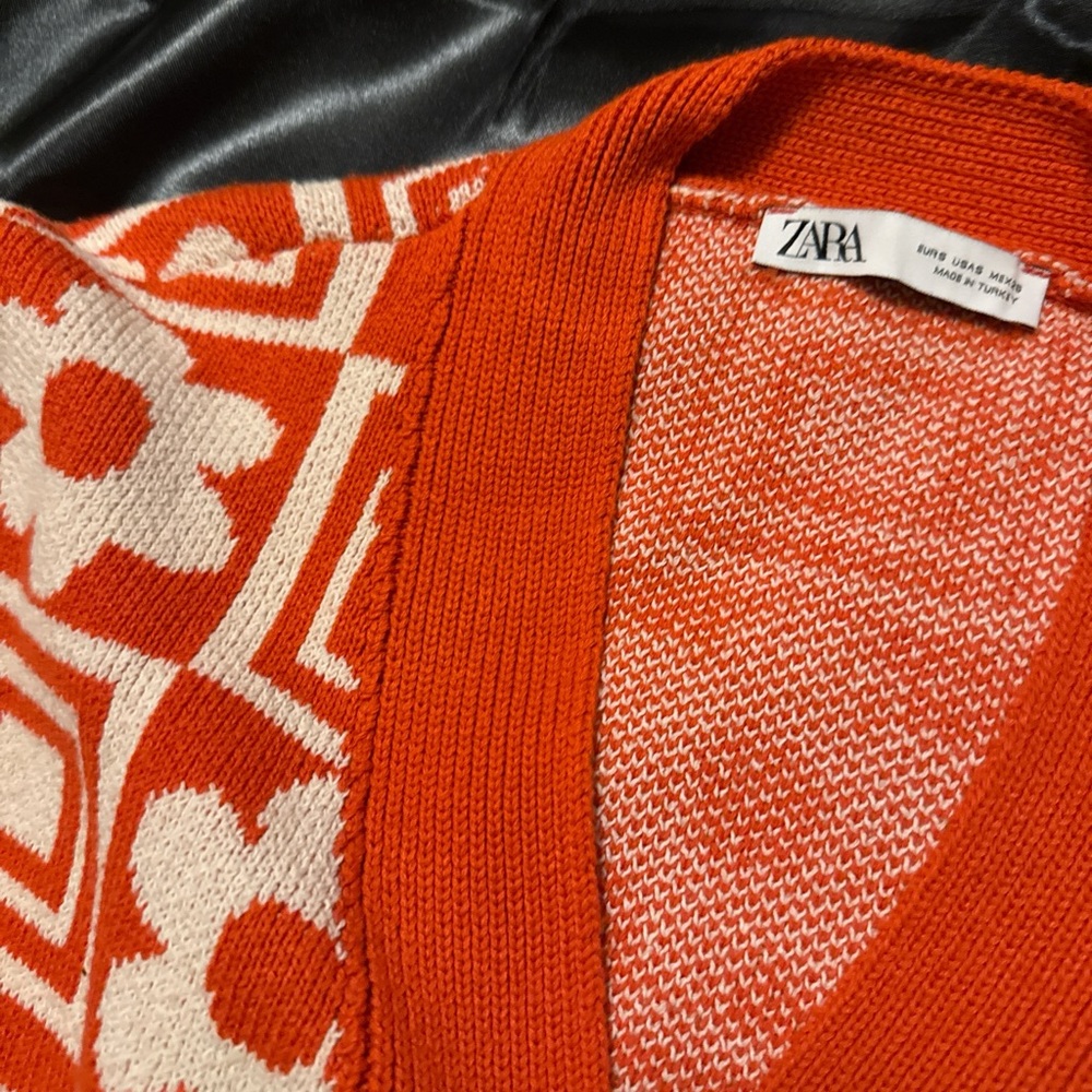 Zara Women's V-Neck Sweater in Orange and Cream